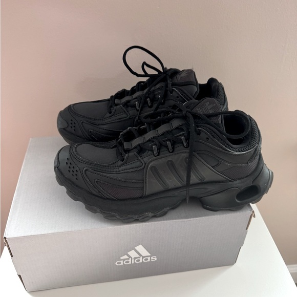 Adidas Sneakers. Size 6. - Picture 3 of 6